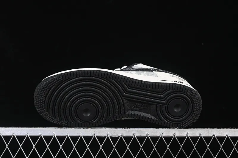 All categories Nk Air Force 1 Air Force series Nk Air Force 1 Low Air Force low-top Nike Air Force 1'07 Low Balenciaga co-branded off-white black hook printing Air Force 1 low-top casual sneakers XD2588-611